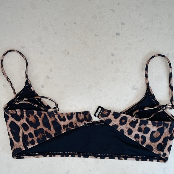 NWT Good American Deep Scoop Neck Bikini Top, Leopard Print. Size 1 / Small. - Picture 6 of 8